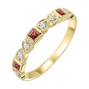 10K YG 1/12 ct. tw. Diamond & 1/7 ct. tw. Garnet Alternating Stackable Ring